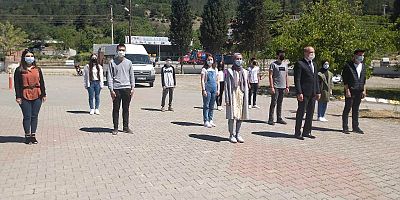 19 Mayıs Çelenk Sunumu Yapıldı