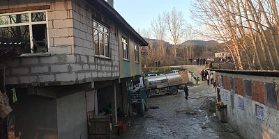 2 Katlı Binada çıkan Yangın İtfaiyenin Zamanında Müdahalesiyle söndürüldü