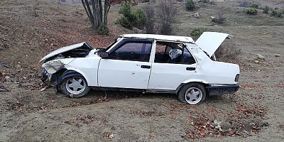 4 kişilik bir ailenin içerisinde bulunduğu otomobil kaza yaptı