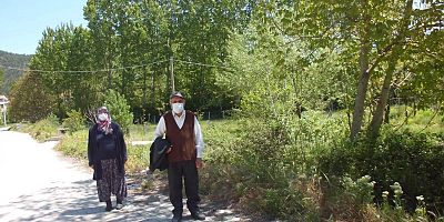 65 Yaş üzeri Vatandaşlar Sokaktaydı