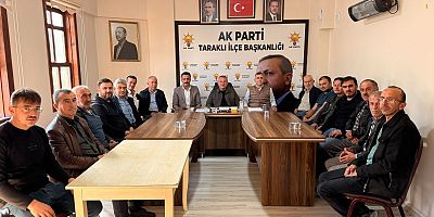 AK PARTİ TARAKLI’DA MAHALLE TEMSİLCİLERİYLE İSTİŞARE TOPLANTISI