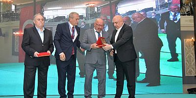 Akay’a Plaket