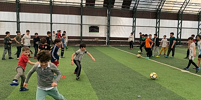 Belediye'den Minik sporculara Malzeme Yardımı