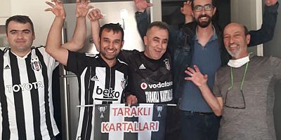 Beşiktaş Taraftarı Şampiyonluk Pastası kesti.