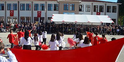 CUMHURİYETİMİZİN KURULUŞUNUN 99 YILI COŞKUYLA KUTLANDI