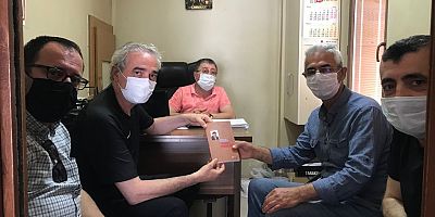Dekan'a Kitap Hediye