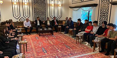Gençlik Haftası Coşkusu: Taraklı'da Kaymakam ve Belediye Başkanı Öğrencilerle Buluştu
