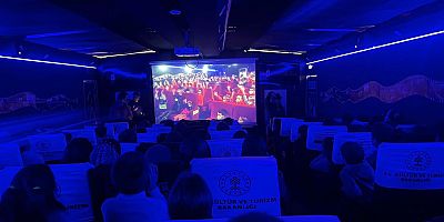 Gezen Tır Projesi ile Taraklı'da Öğrenciler Sinema Keyfi Yaşadı