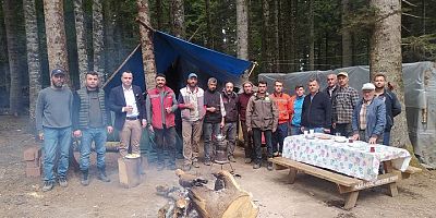 KAYMAKAM HALİS HACIİSMAİLOĞLU ORMAN İŞÇİLER İLE ÇAY İÇİP SOHBET ETTİ