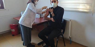 Kaymakam Küçük Aşısını oldu