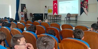 LGS’ye Hazırlanan Öğrencilerle Bilgilendirme Söyleşisi Gerçekleştirildi