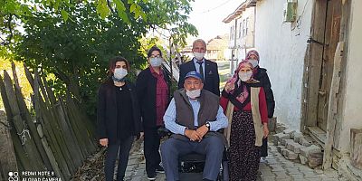 MÜGE ANLI'dan AKÜLÜ SANDALYE