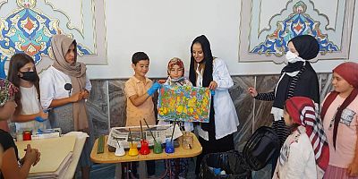  ÖĞRENCİLERDEN EBRU SANATINA YOĞUN İLGİ