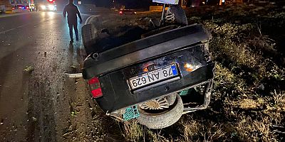 OTOMOBİL TAKLA ATTI: 2 YARALI