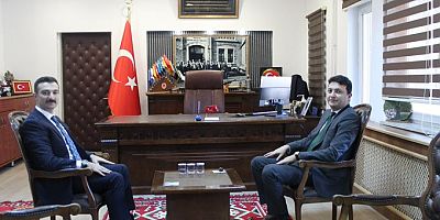 Pamukova Kaymakamı Gürsel Temur Taraklı Kaymakamı Burak Serttaş’ı ziyaret etti