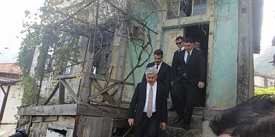 Sakarya Valisi Rahmi Doğan, Hattat Hafız Saim Özel’in Bağışladığı Tarihi Evde İncelemelerde Bulundu