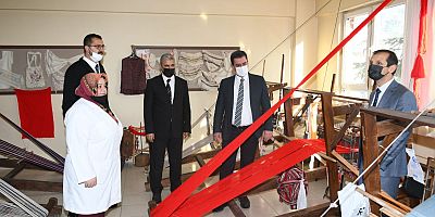 Taraklı Bezi Dokumacılığı Halk Eğitimi Merkezinde Gelecek Kuşaklara Aktarılıyor