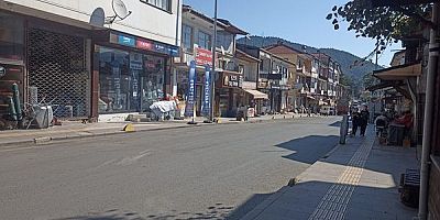 Taraklı'da Ankara Caddesi'nde Park Yasağı Trafiği Rahatlattı