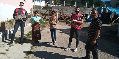 TARAKLI’DA KIZILAY ÇOCUKLARA ÇİKOLATALI SÜT DAĞITTI