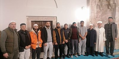 Taraklı'da Yenidoğan Mahalle'li Gençler Umre'ye Dualarla Uğurlandı