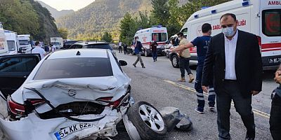 Taraklı'dan dönen Vali Kaldırım, aracından inerek yarılılara yardımcı oldu