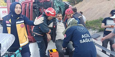 Taraklı-Geyve Yolunda Tır Devrildi: Sürücü Yaralandı
