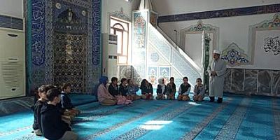 Taraklı İHO Öğrencileri Aşağı Camiiyi ziyaret etti.