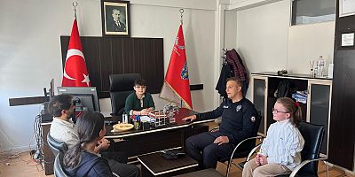 Taraklı İmam Hatip Ortaokulu Öğrencilerinden Emniyet Amirliğine 23 Nisan Ziyareti