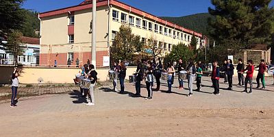 TARAKLI ORTAOKULU BANDO TAKIMI 29 EKİM CUMHURİYET BAYRAMI İÇİN HAZIRLIKLARINI SÜRDÜRÜYOR