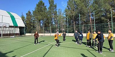 Taraklı Ortaokulu’nda Geleneksel Oyunlar Şenliği Düzenlendi