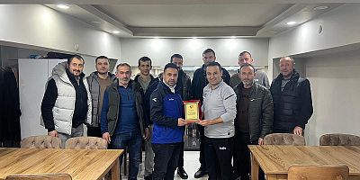 Taraklıspor Yönetiminden Eski Başkan Yavuz Özkul’a Teşekkür Plaketi