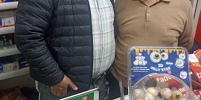 Ulucamii Mahallesi Muhtarı Gazeteciler Günü’nü kutladı.