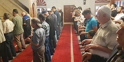 Yağmur duası için eller semaya açıldı. (Video)