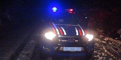 Yolda kalan 2 kişinin İmdadına Jandarma ve SEDAŞ ekipleri yetişti