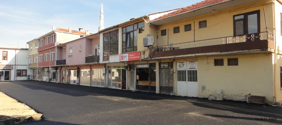 Taraklı’da Cumhuriyet Meydan Projesinde Çamur ve su birikintisine çözüm !!