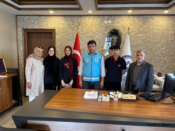 Taraklı'da Umre Ödüllü Gençlik Bilgi Yarışması Ödül Töreni Gerçekleştirildi