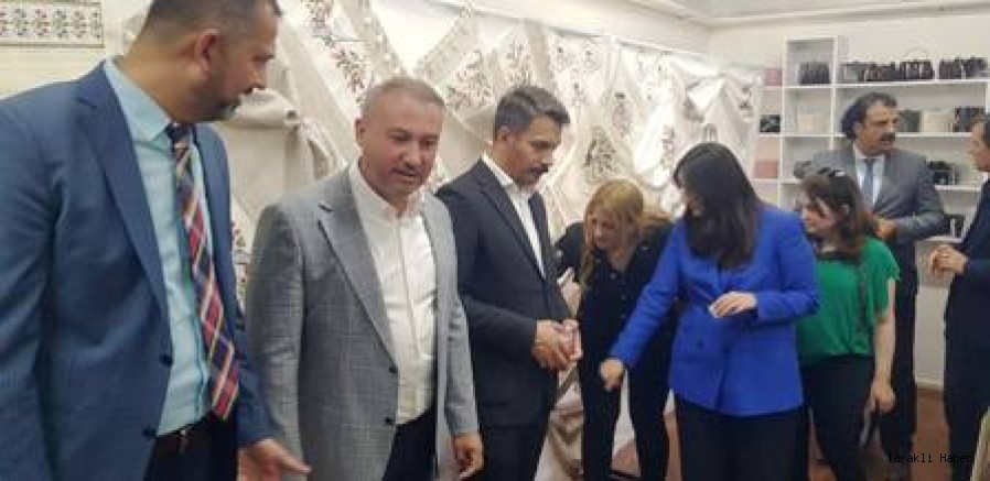 Taraklı Halk Eğitim Merkezi Yıl Sonu Sergisi Açıldı