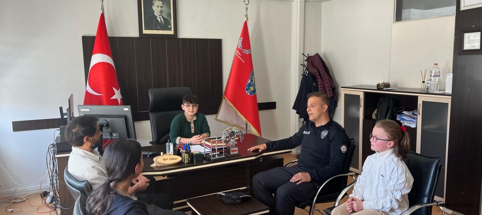 Taraklı İmam Hatip Ortaokulu Öğrencilerinden Emniyet Amirliğine 23 Nisan Ziyareti