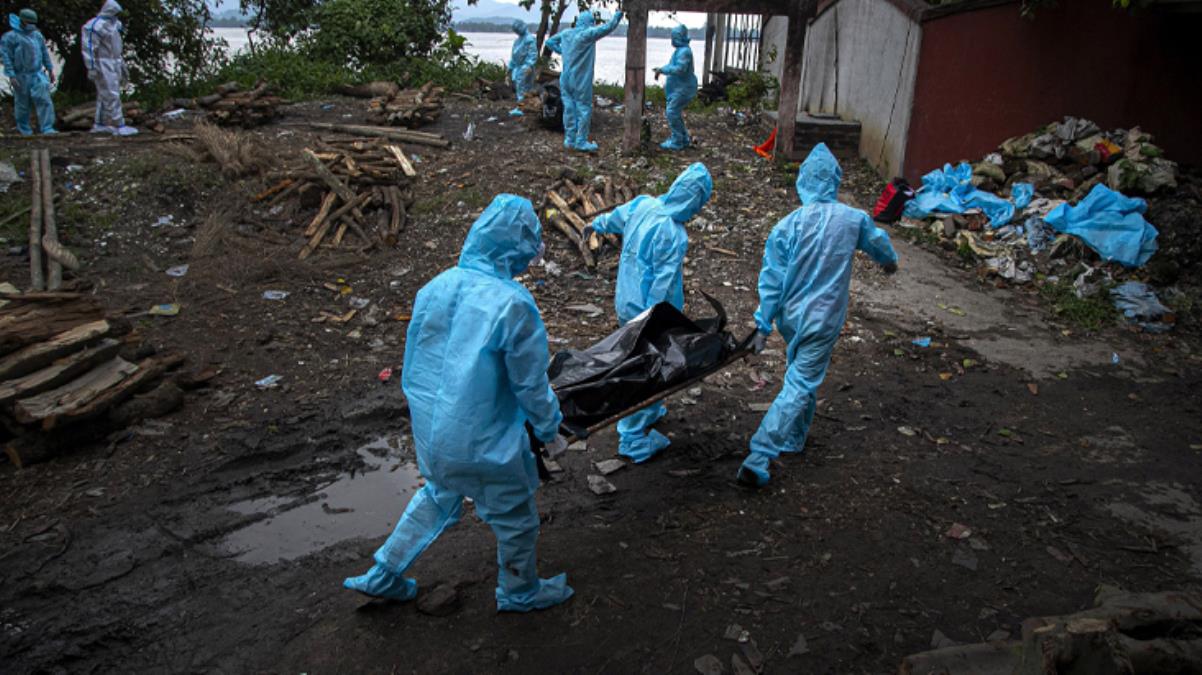 Türkiye'de de 6 kişide görülen Omicron varyantı İngiltere'yi korkuttu! 75 bin kişi ölebilir uyarısı yaptılar