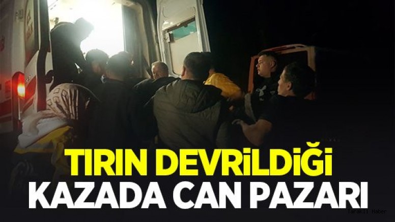 Yanan ağaçları taşıyan tır devrildi: 3 yaralı