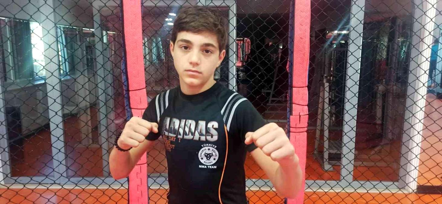 Yaşadığı imkansızlıklara rağmen adeta 'hayata yumruk attı'