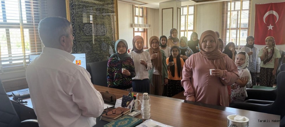 Yaz Kur’an Kursu Öğrencilerinden Müftü Kurt’a Hac Ziyareti